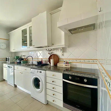 Mimi House Center * Λάγος